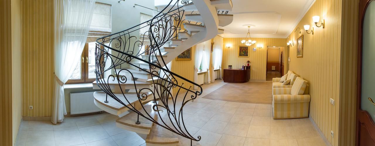 Отель 10 Rooms Львов-11