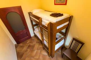 Отель 10 Rooms Львов Бюджетный двухместный номер с 2 отдельными кроватями-1