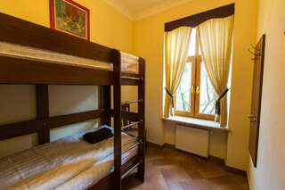 Отель 10 Rooms Львов Бюджетный двухместный номер с 2 отдельными кроватями-2