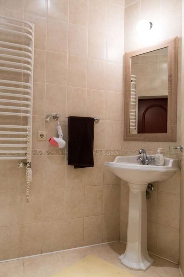 Отель 10 Rooms Львов-43