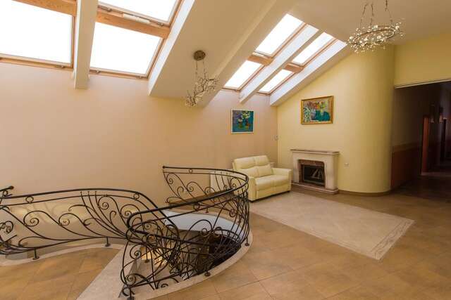 Отель 10 Rooms Львов-8